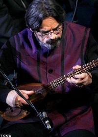 حسین علیزاده در کنسرت نی‌نوا و ترکمن ـ دی‌ماه ۸۷